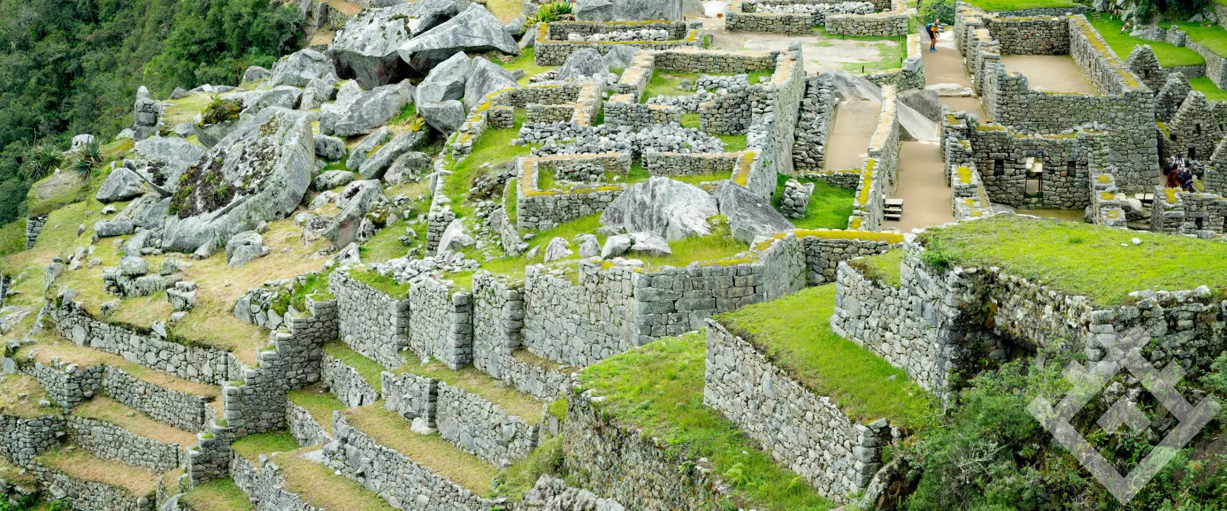 La ciudadela de Machu Picchu con el Huayna Picchu al fondo