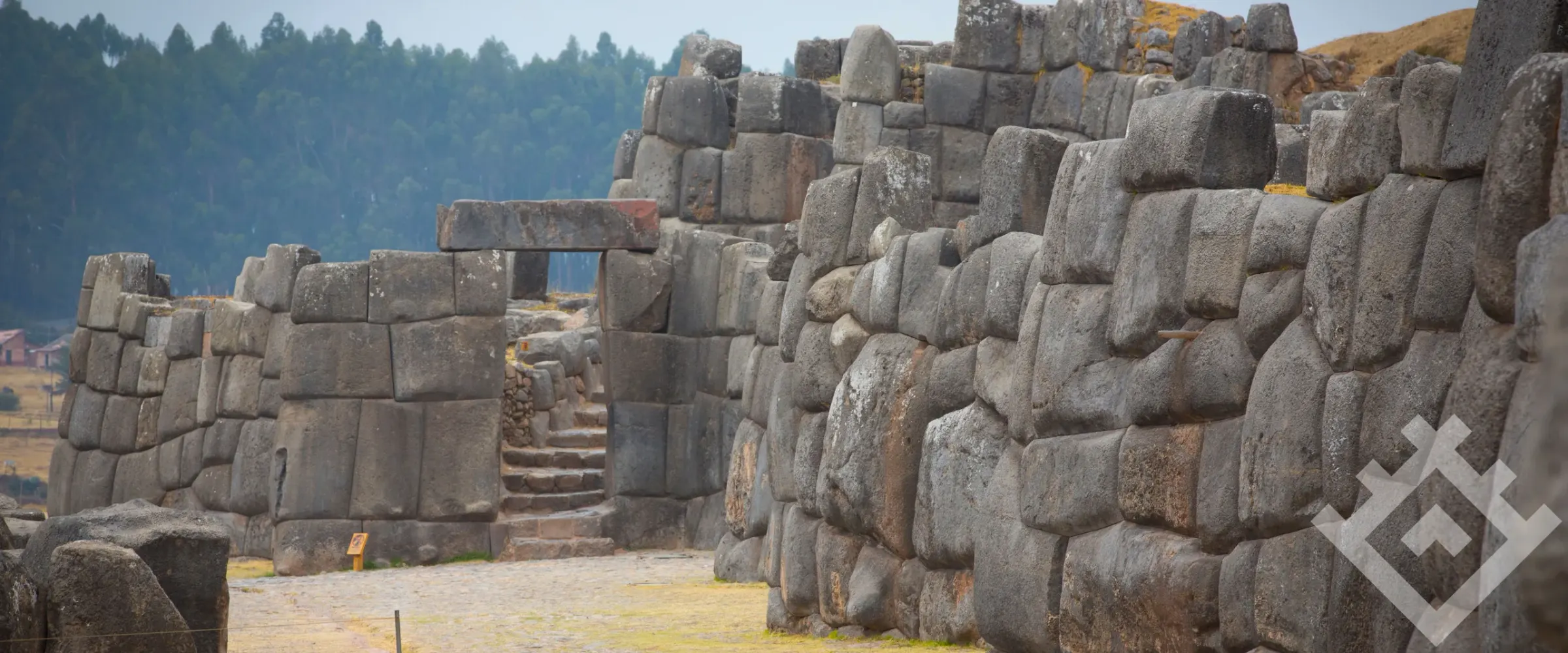 Los muros de piedra de la fortaleza de Sacsayhuamán