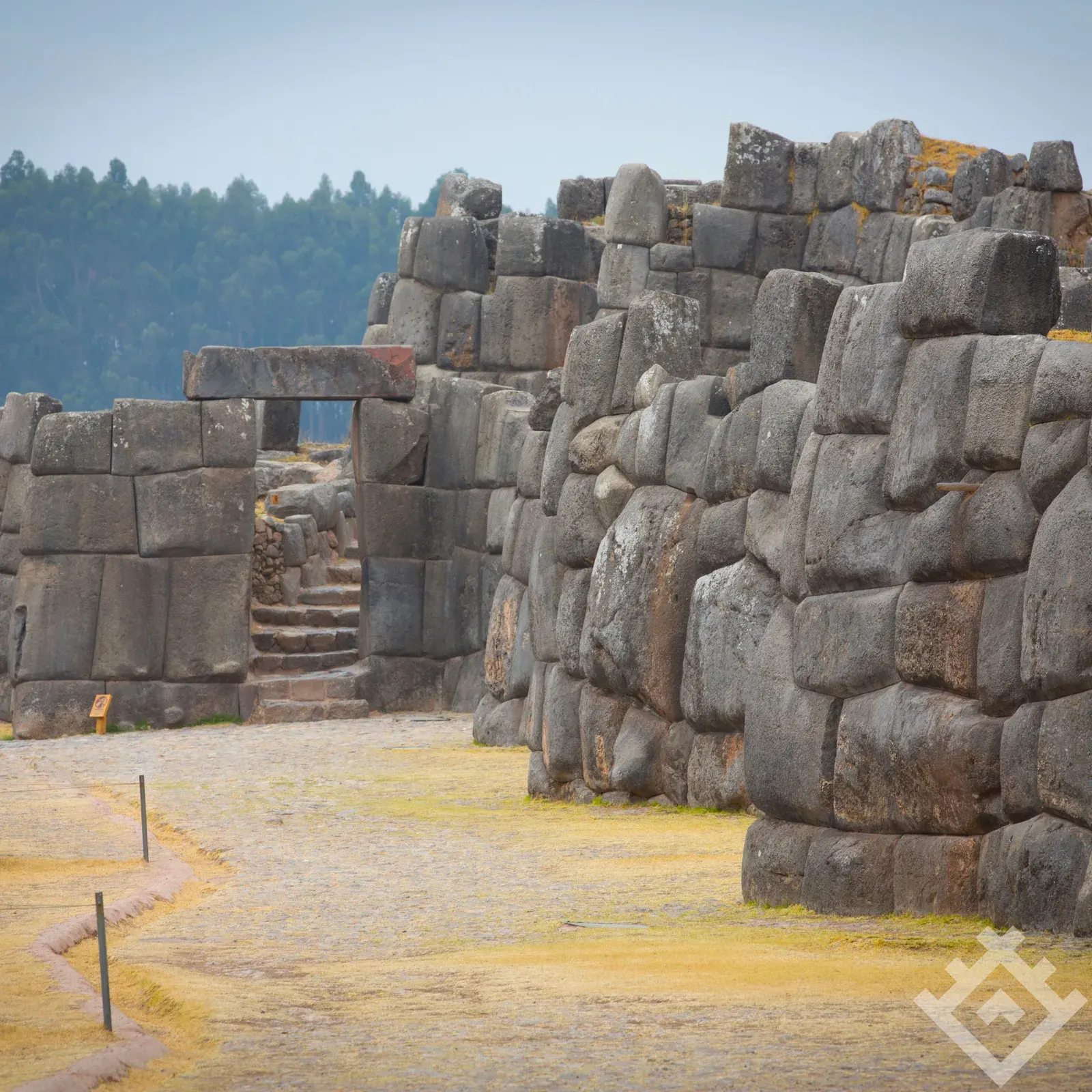 Los muros de piedra de la fortaleza de Sacsayhuamán